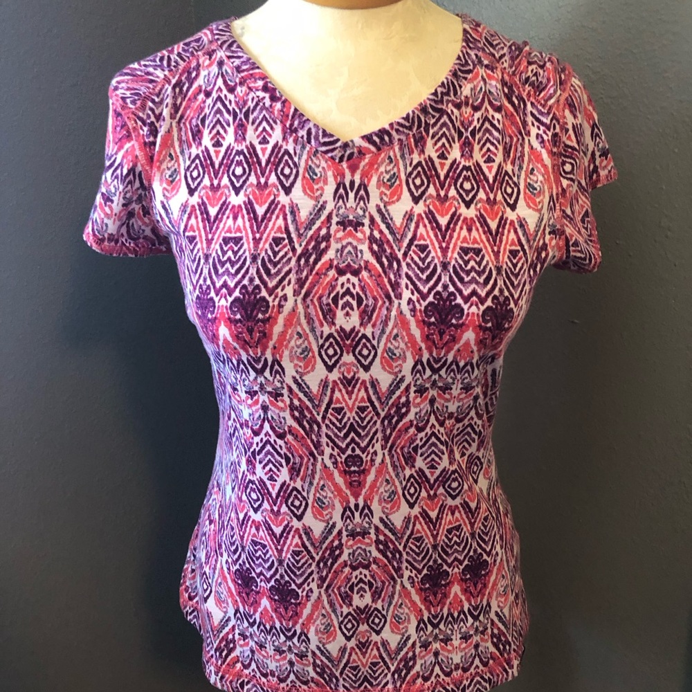 Title Nine Double Time Matahari Aztec Red/Purple Short-Sleeve V-Neck Tee Size S